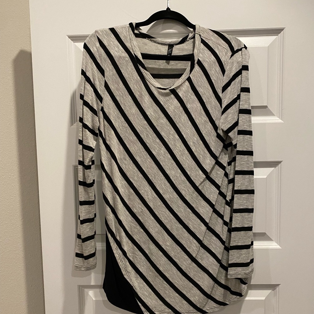 Long sleeve blouse. Size large.